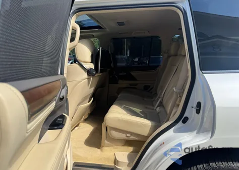 2016 Lexus Lx 570 z USA, uszkodzony, nr VIN JTJHY7AX0G4198272